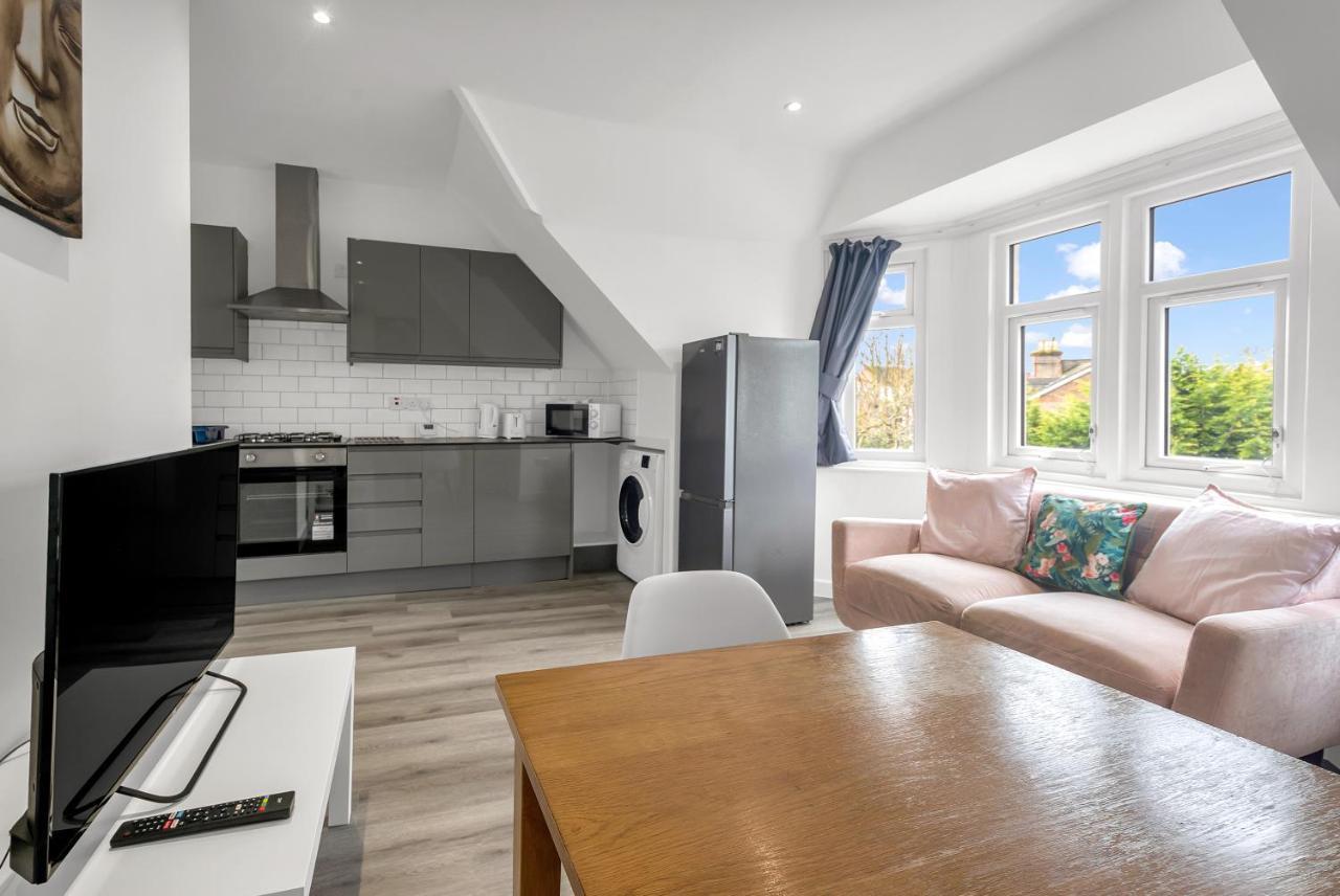 Modern Apartment In South West Wandsworth Лондон Екстериор снимка